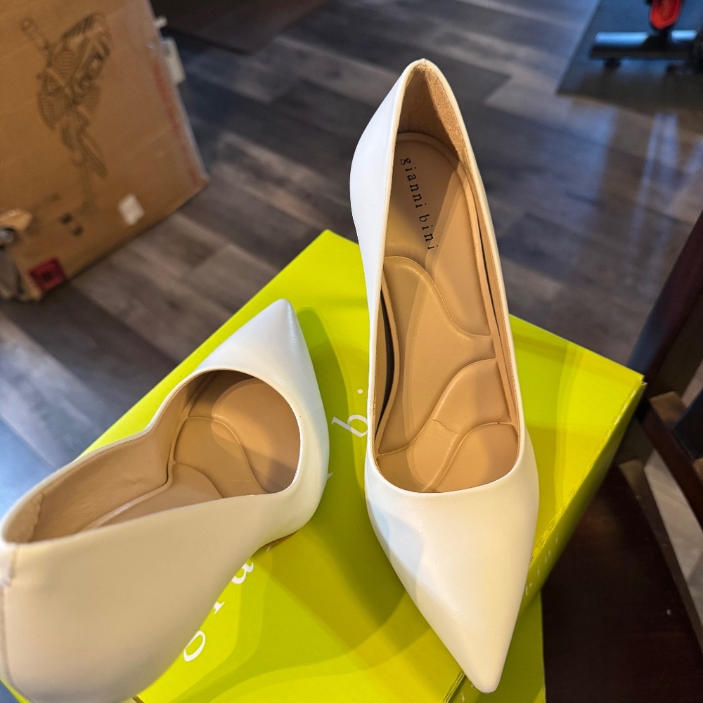 🎉 Giani Bini White Leather Pumps - New 🎉
